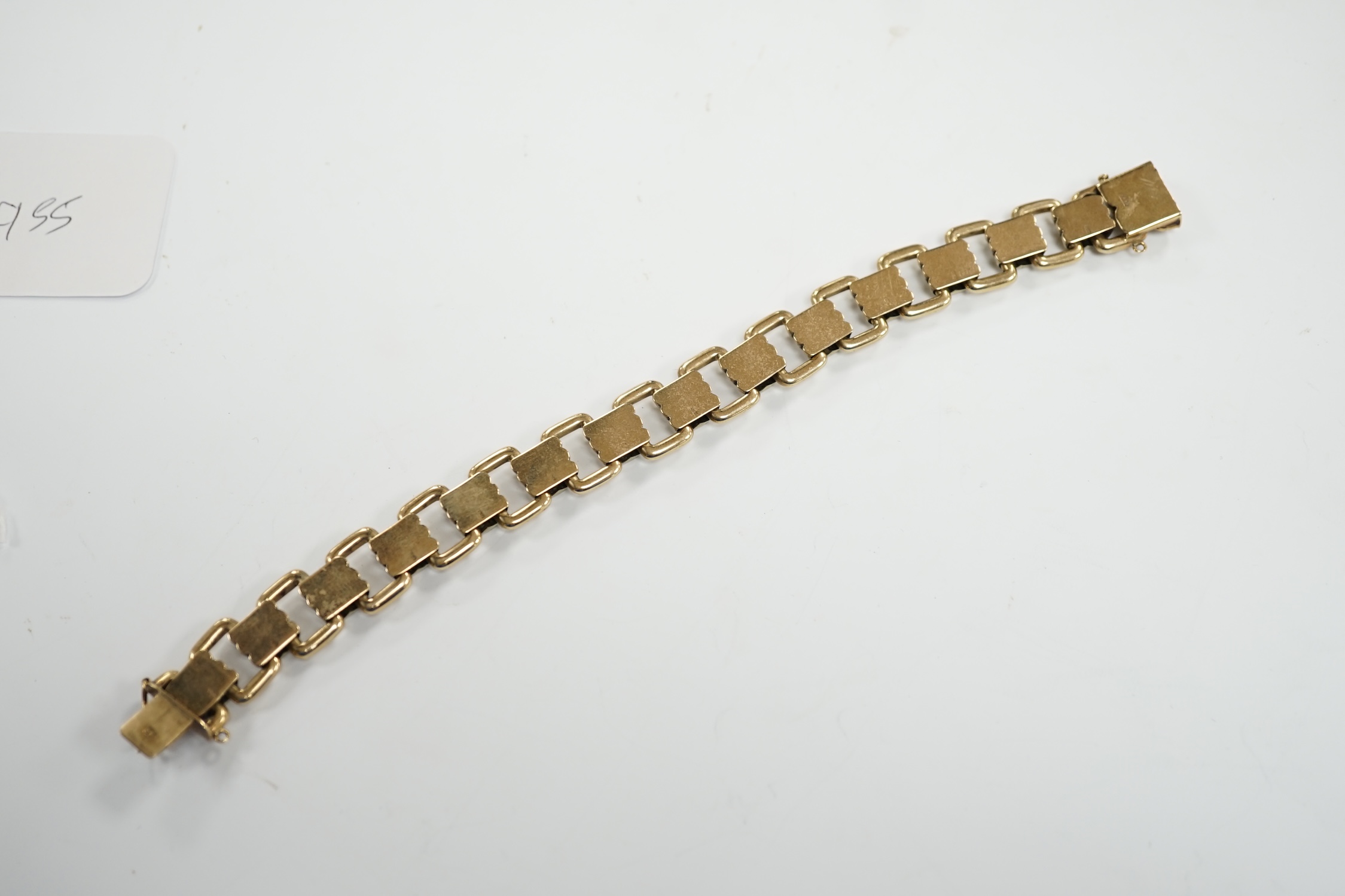 A two colour 9ct gold bracelet, 20cm